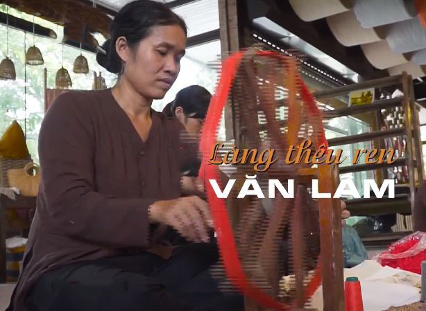 Van-Lam-embroidery-village-Ninh-Binh-Vietnam-1